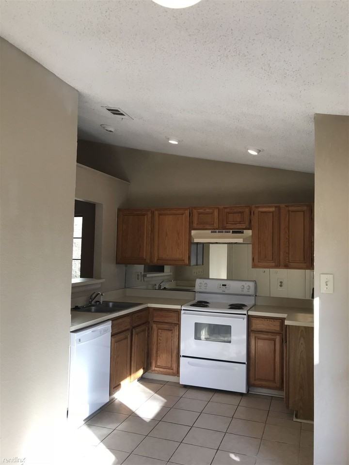 304 Mack Dr - Photo 2 of 7