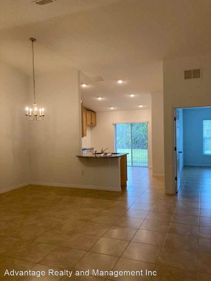 21 Wood Arbor Lane A/B - Photo 3 of 16