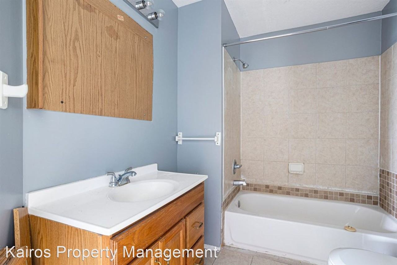 430 W Parish Road - Photo 3 of 11