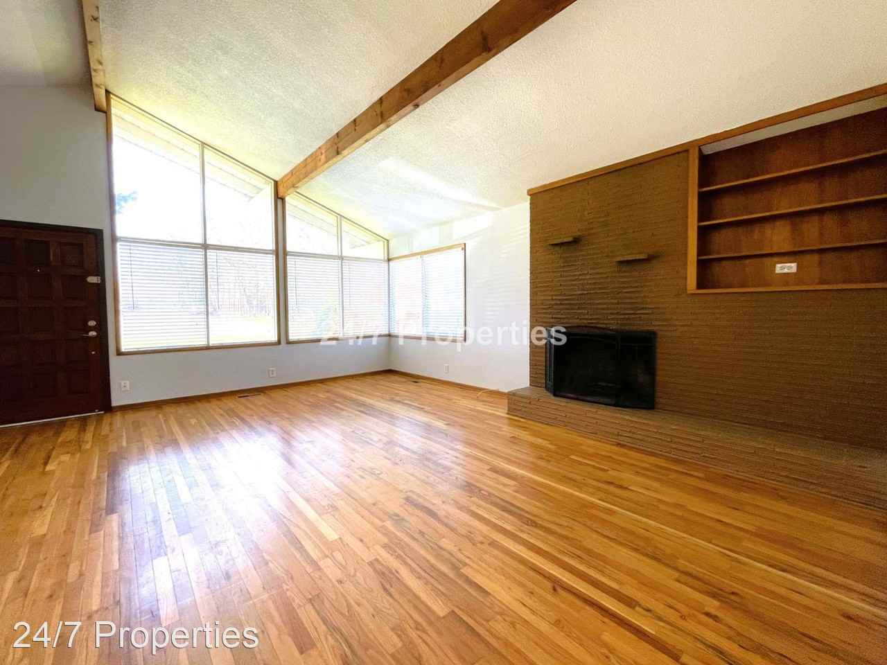 1596 Lewis St - Photo 3 of 15