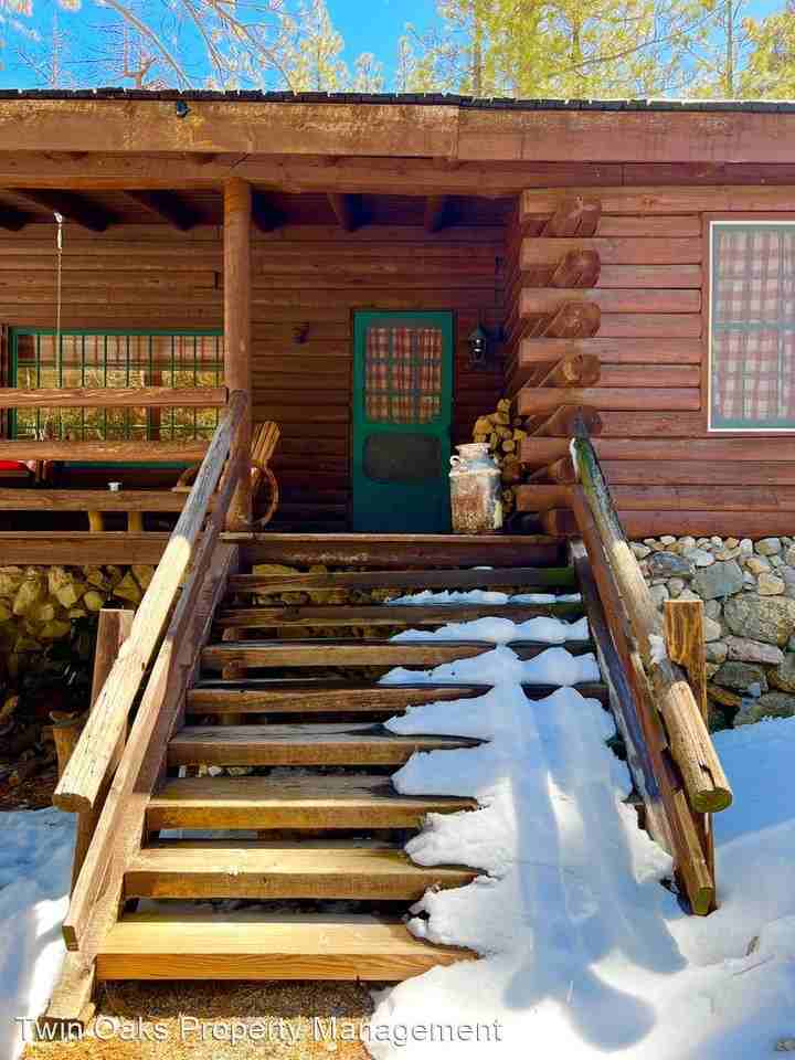 1421 Zermatt Dr - Photo 3 of 22