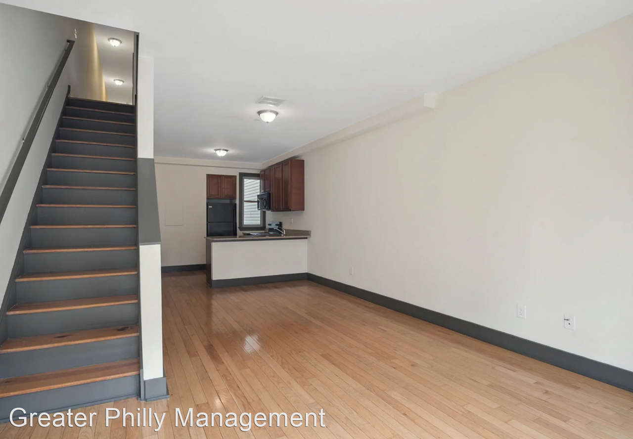 1805 N 18TH ST - Photo 2 of 10