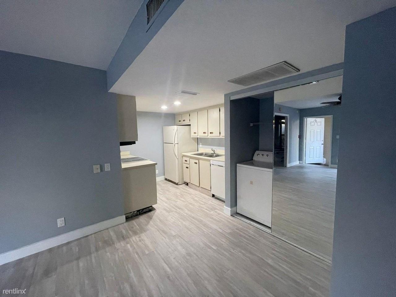602 Executive Center Dr - Photo 2 of 14