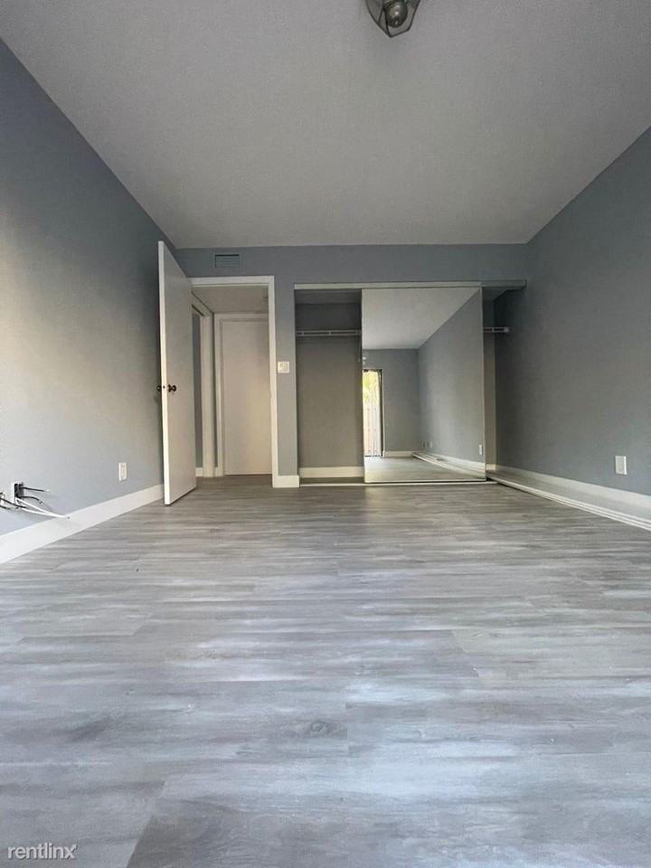 602 Executive Center Dr - Photo 3 of 14