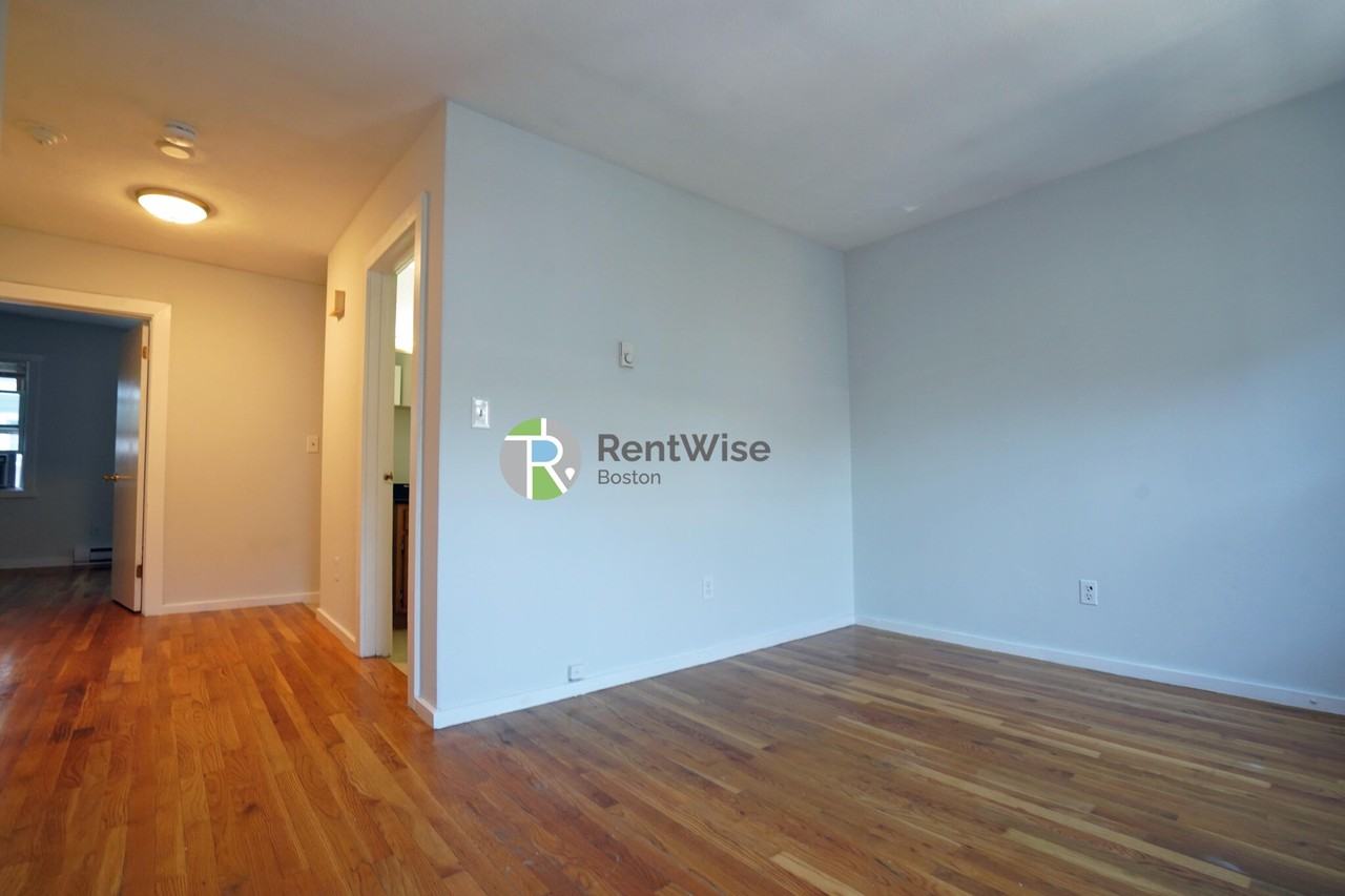 3 Schrepel Pl #3 - Photo 4 of 32