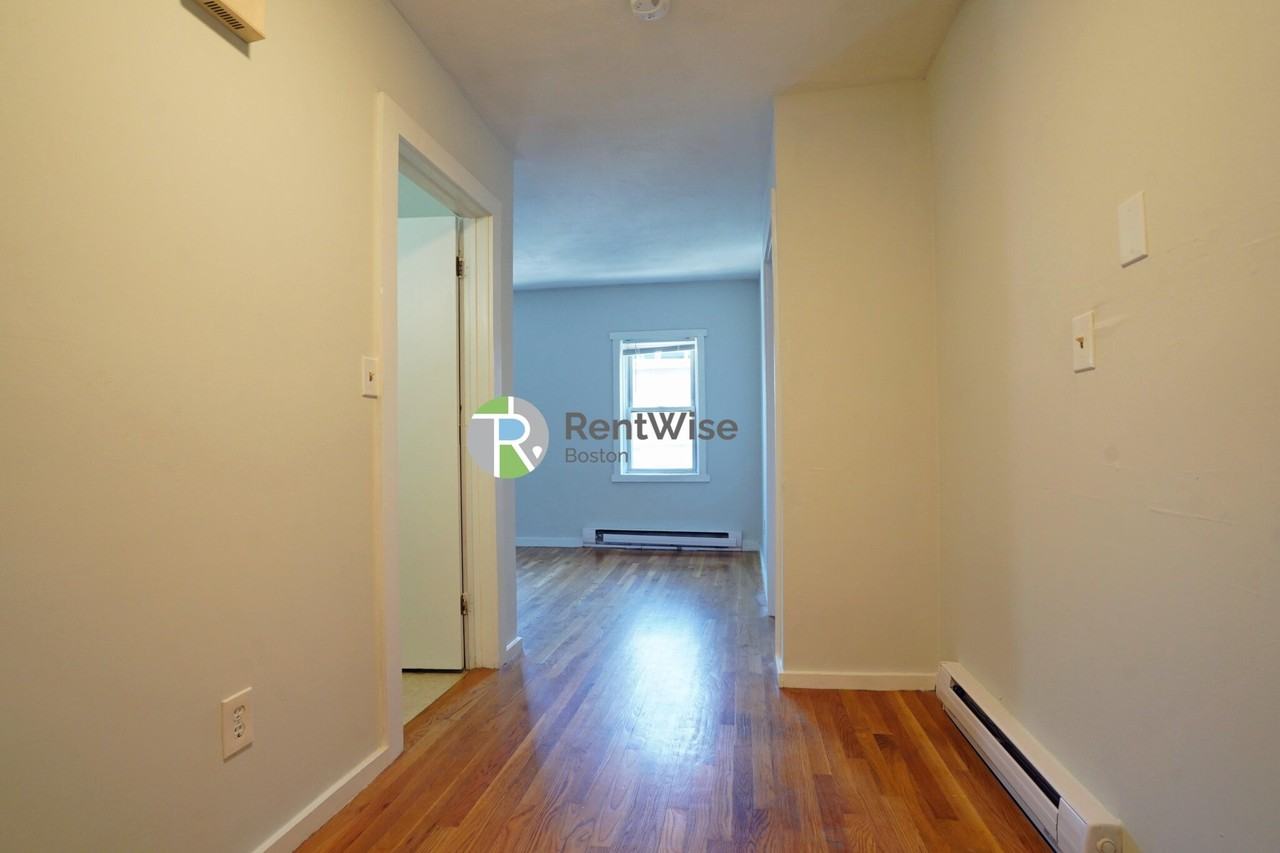 3 Schrepel Pl #3 - Photo 5 of 32