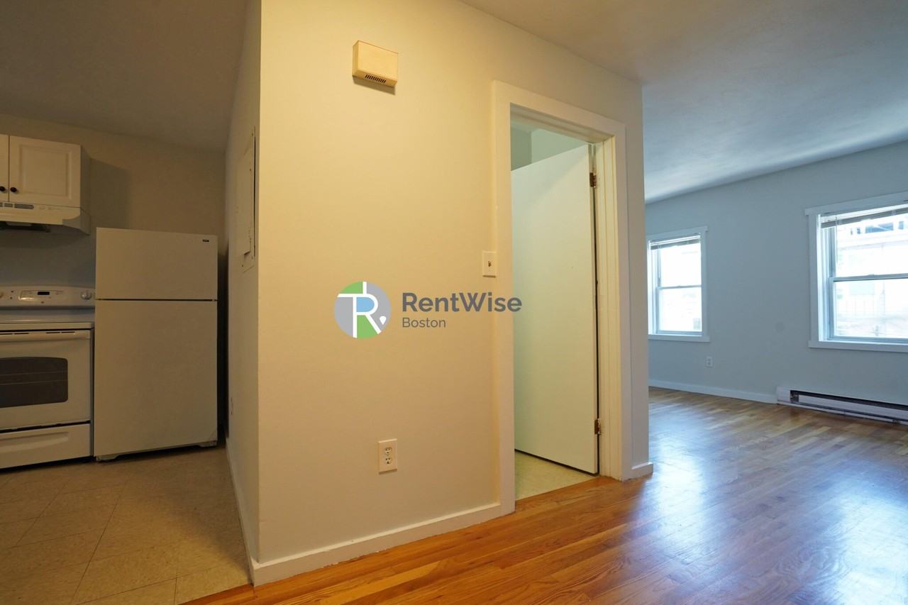 3 Schrepel Pl #3 - Photo 7 of 32