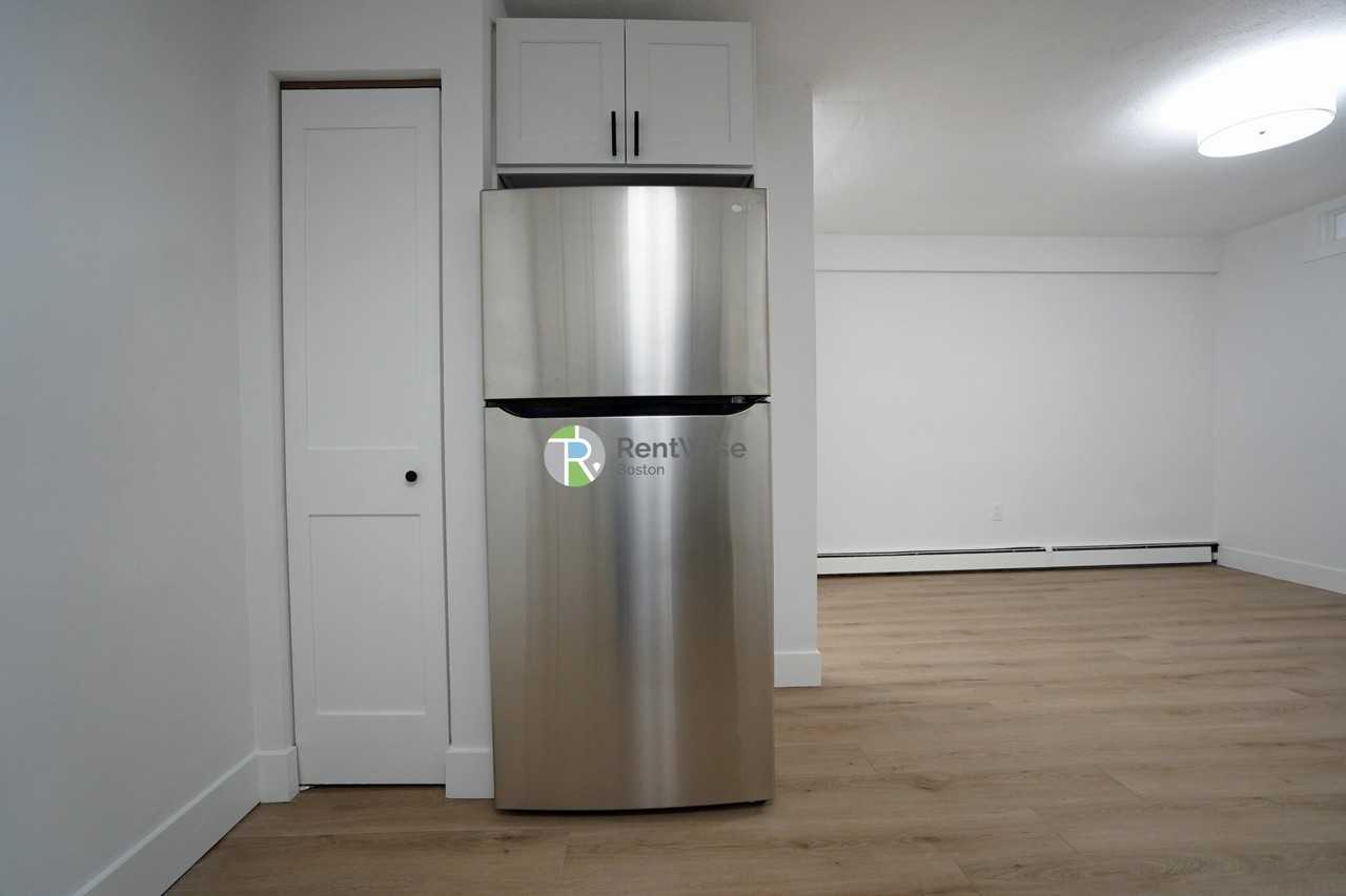 741 E 6th St #7 - Photo 7 of 43