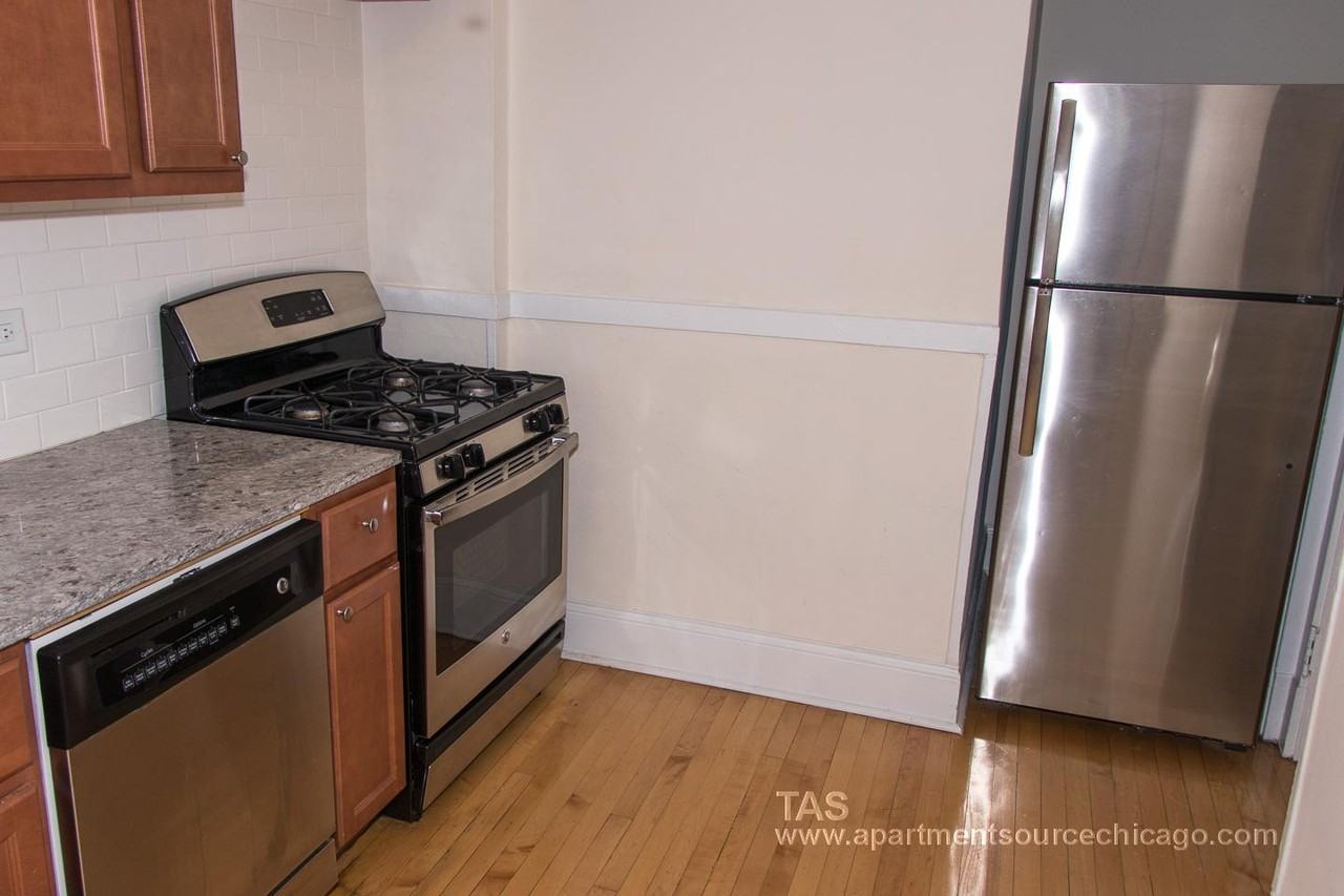 1607 W Berteau Ave #3 - Photo 3 of 18