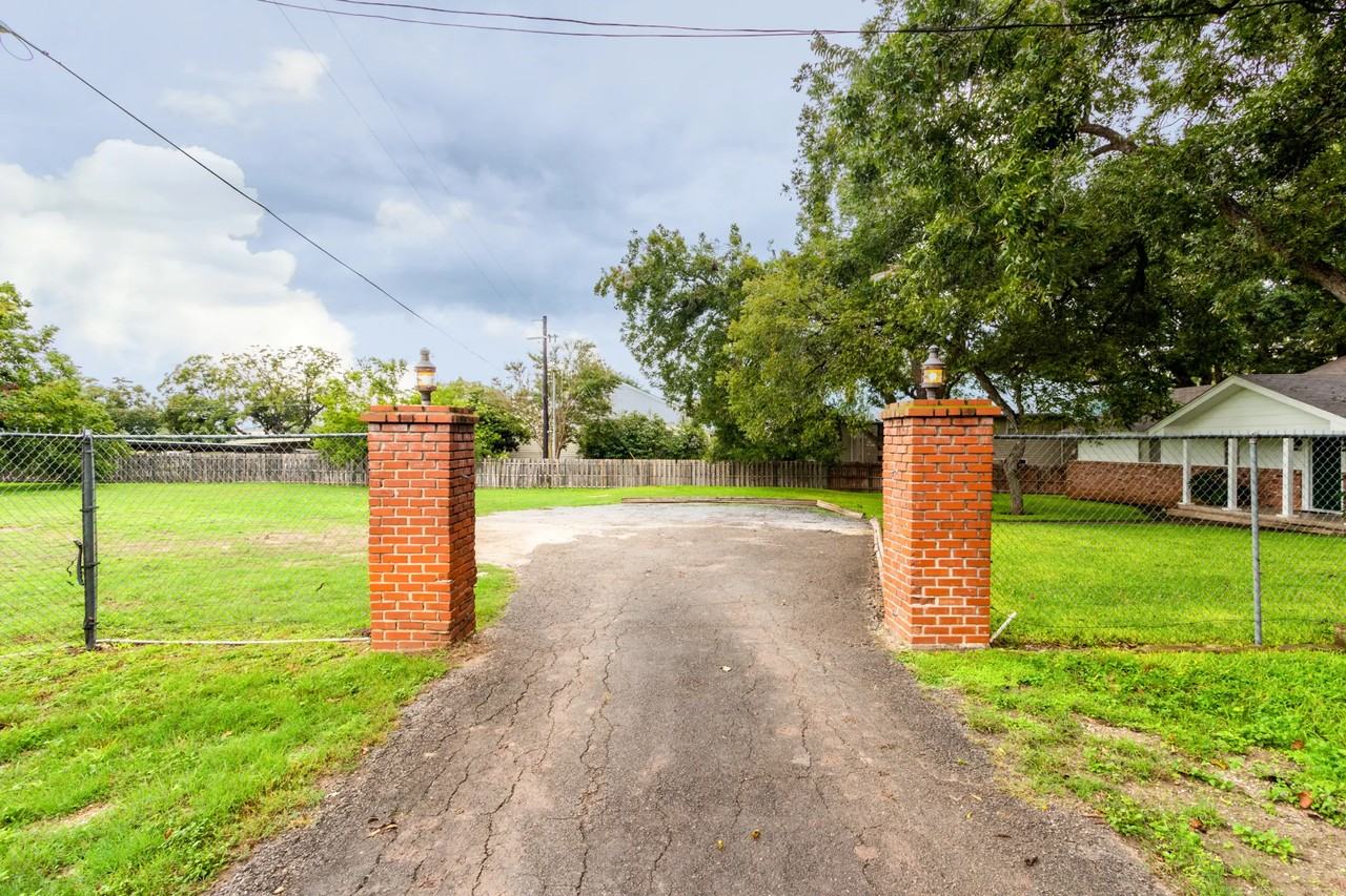 196 Daniell Aly - Photo 2 of 43