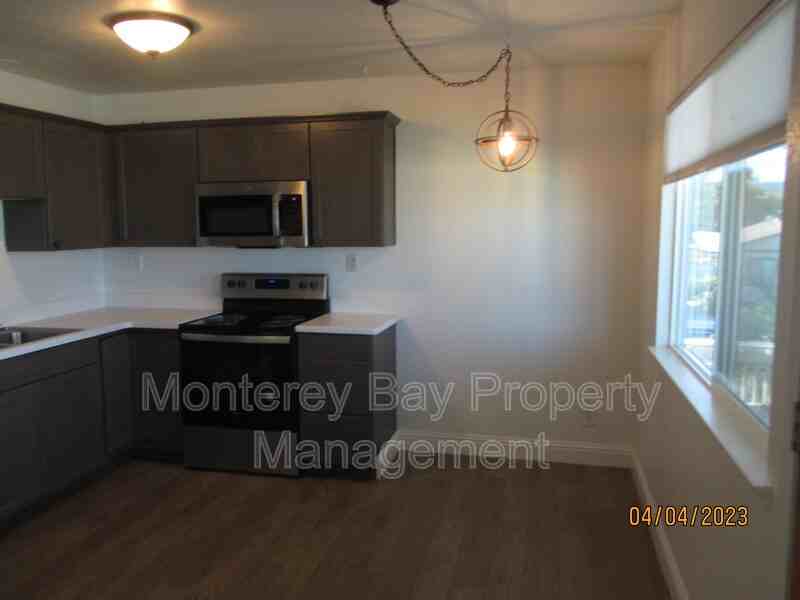 906 Trinity Ave #B - Photo 2 of 7