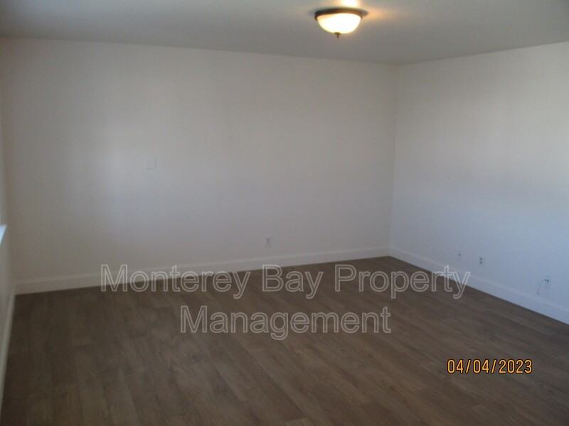 906 Trinity Ave #B - Photo 3 of 7