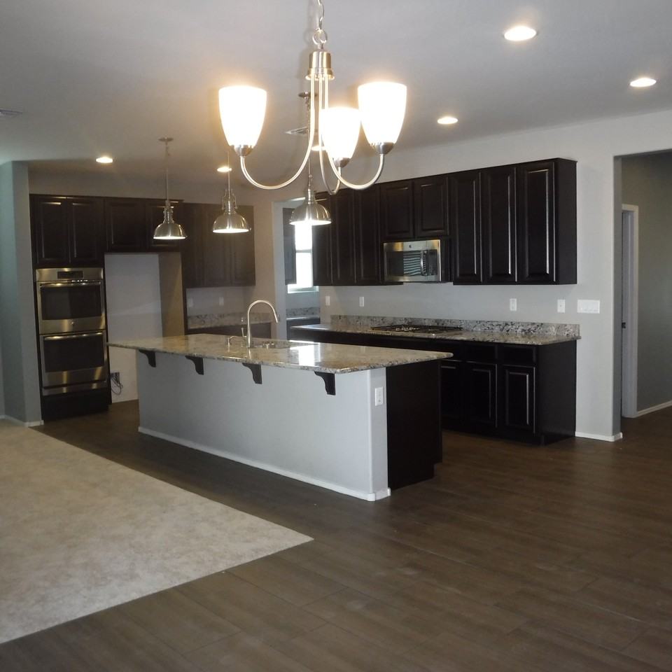 561 N 158th Dr - Photo 4 of 6