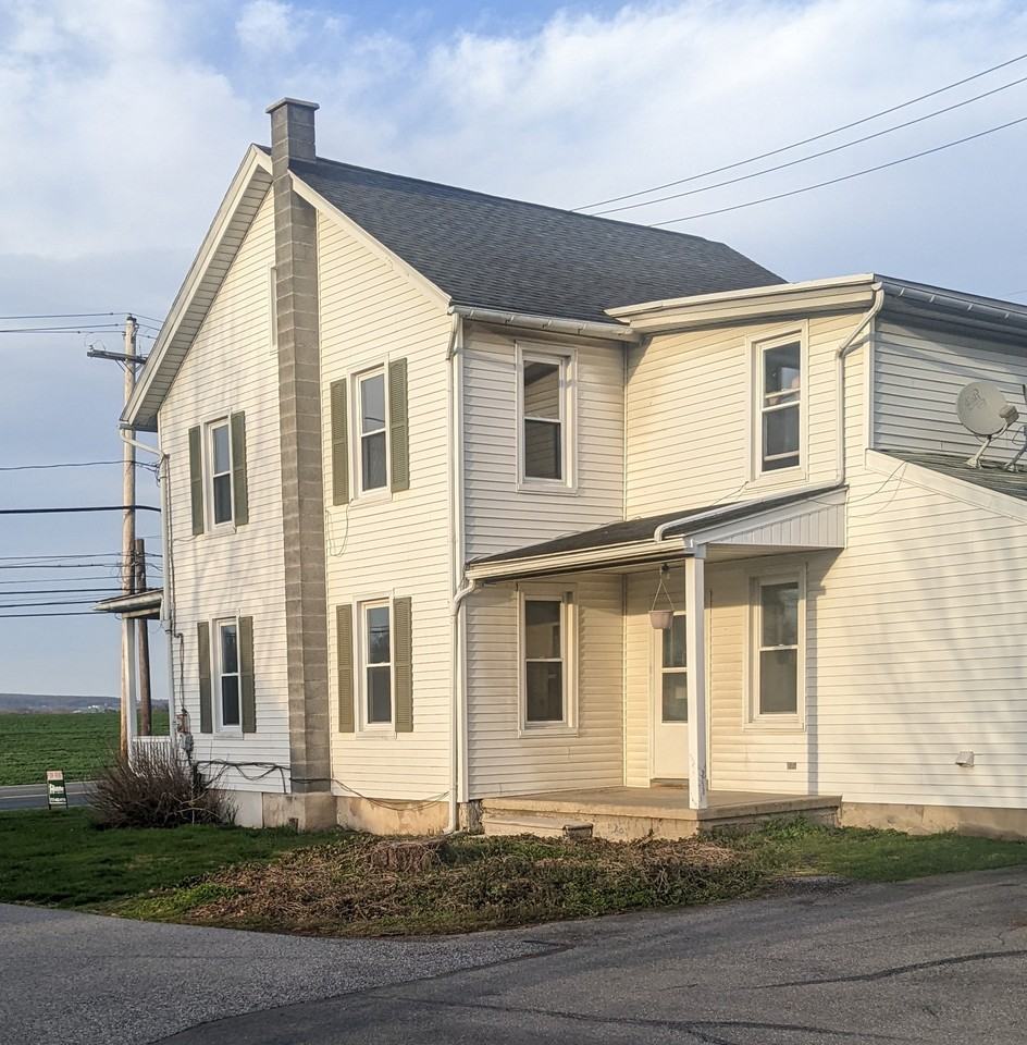 4914 Lincoln Hwy - Photo 2 of 26