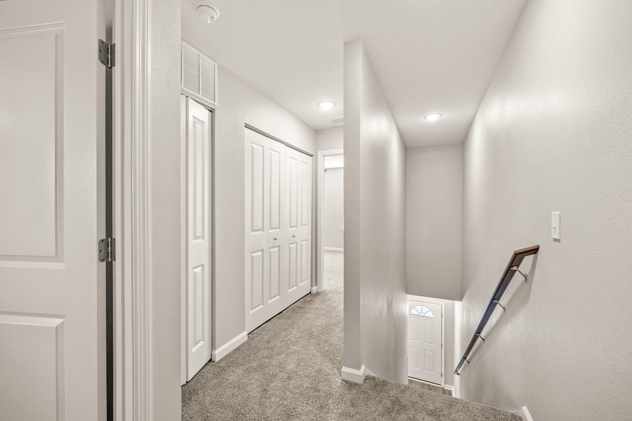 20 Hampton Way #401 - Photo 7 of 23