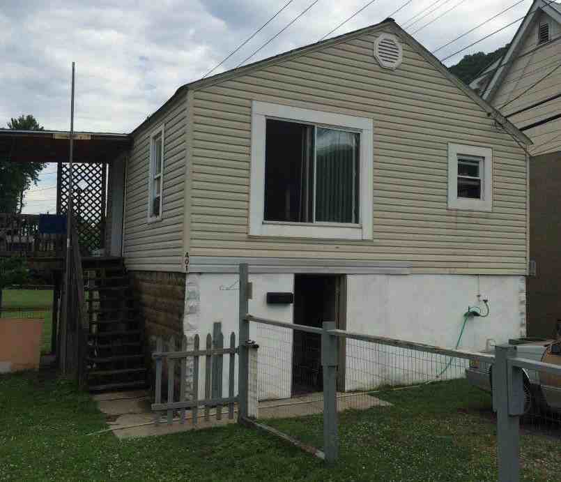 401 Kenyon Lane - Photo 2 of 19