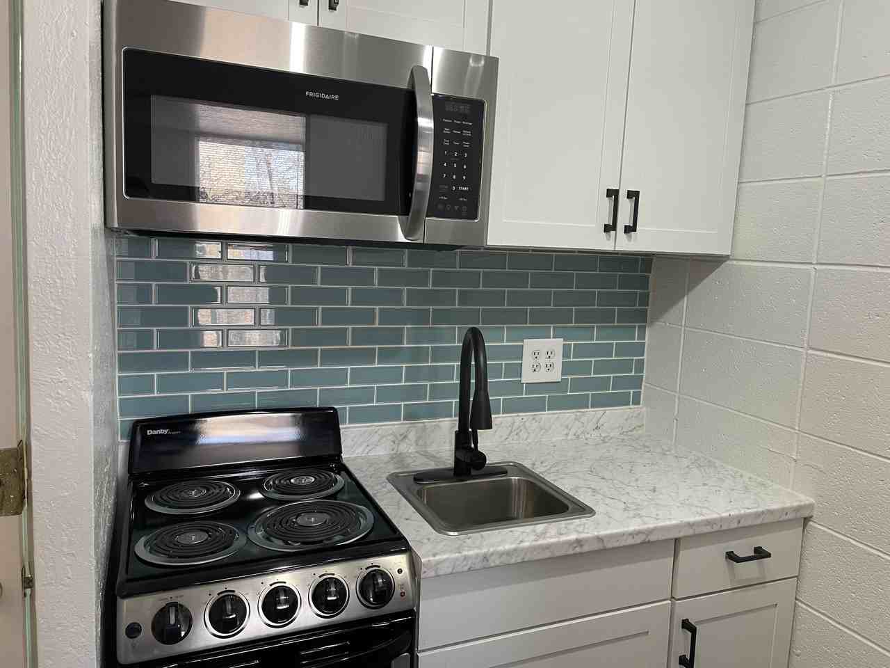 222 Maple St Ne - Photo 7 of 48
