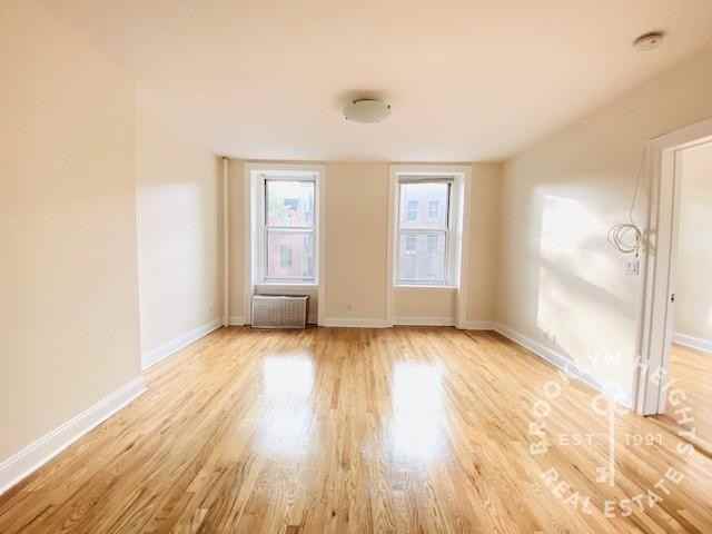 Sidney Pl #3 - Photo 2 of 11