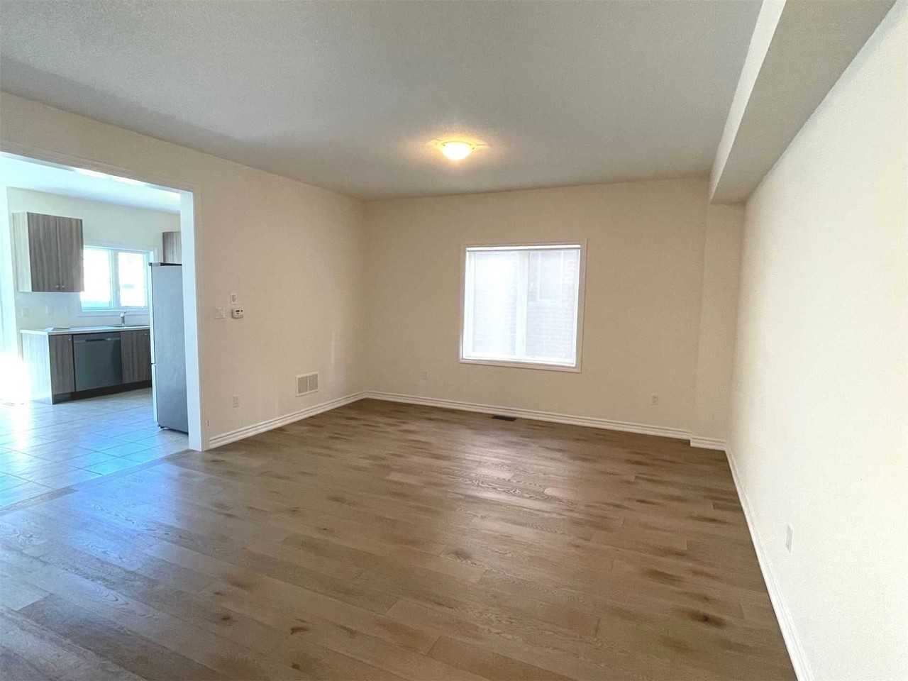 1252 Peelar Crescent - Photo 3 of 15