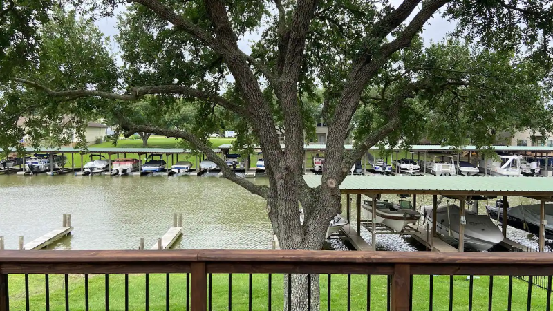 147 Bayview Ln - Photo 2 of 18