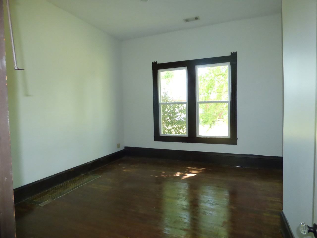 322 South Railroad Boulevard - Photo 3 of 10