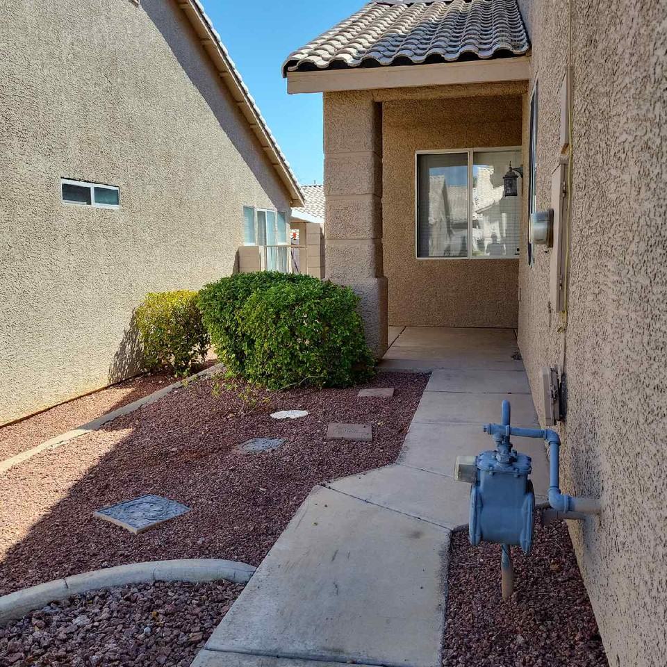 198 Crown Imperial St #1 - Photo 4 of 31