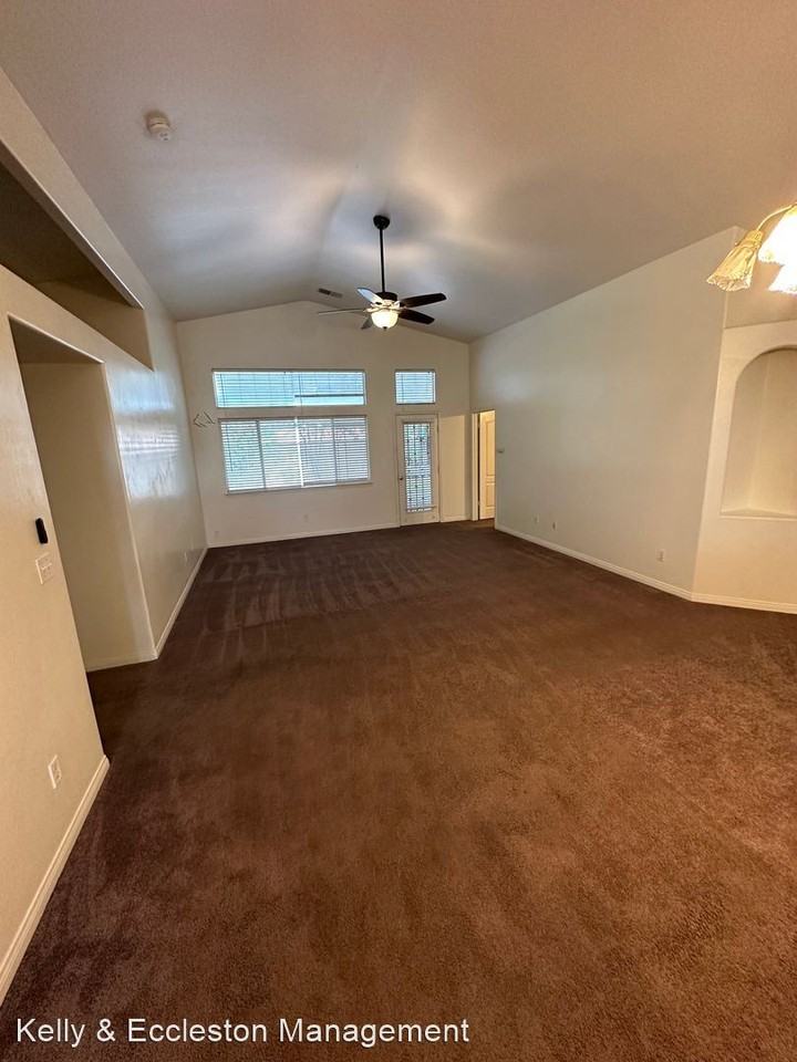 10117 Bay Colony Dr - Photo 3 of 11