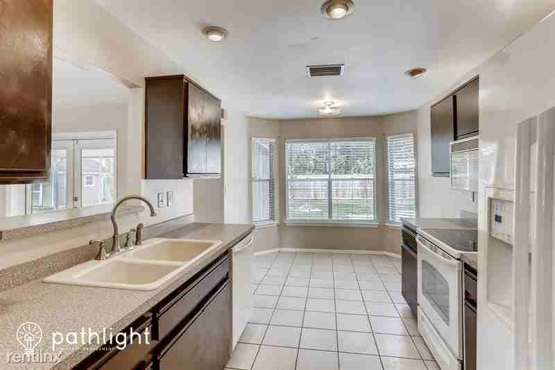 23437 Shining Star Dr - Photo 3 of 12