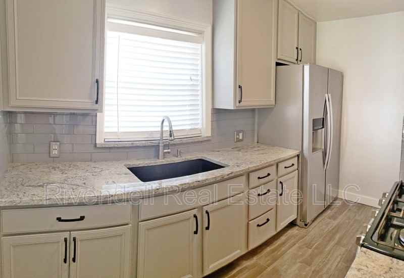 4524 S Pearl St - Photo 2 of 15