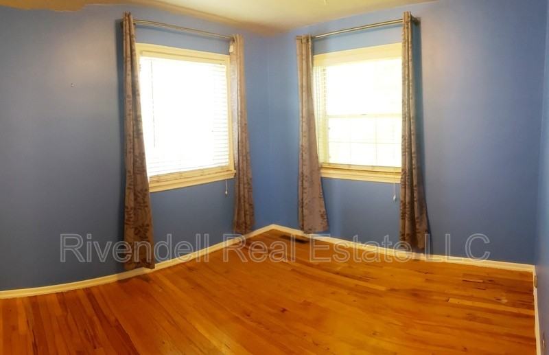 4524 S Pearl St - Photo 7 of 15