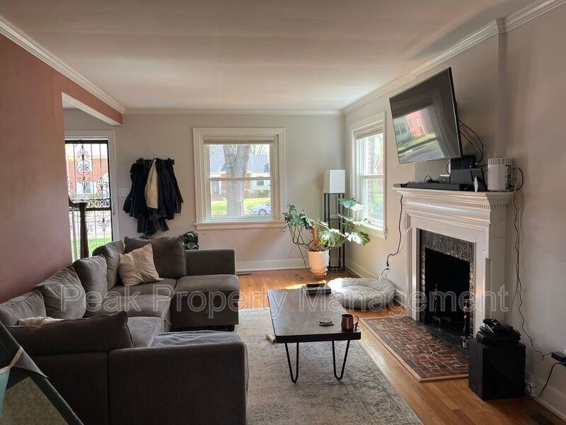 3514 Montrose Ave - Photo 6 of 15