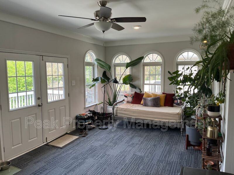 3514 Montrose Ave - Photo 7 of 15