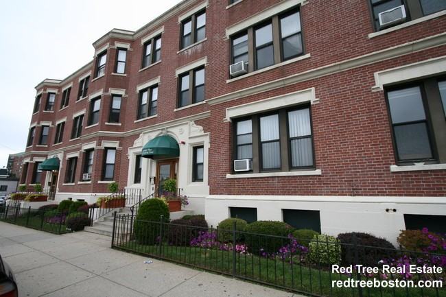 7 Barrows St #B - Photo 4 of 5