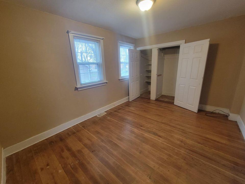 1071 Lincoln Ln - Photo 5 of 11