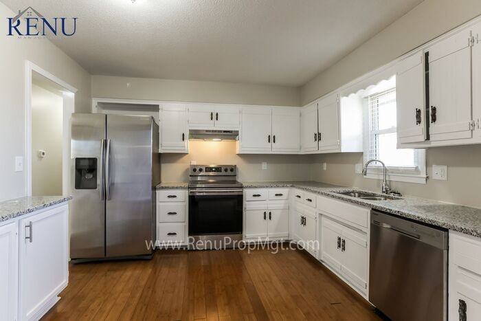 7702 Nw 69th St - Photo 3 of 17