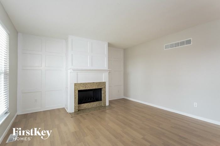 1224 Yorktown Dr - Photo 3 of 15