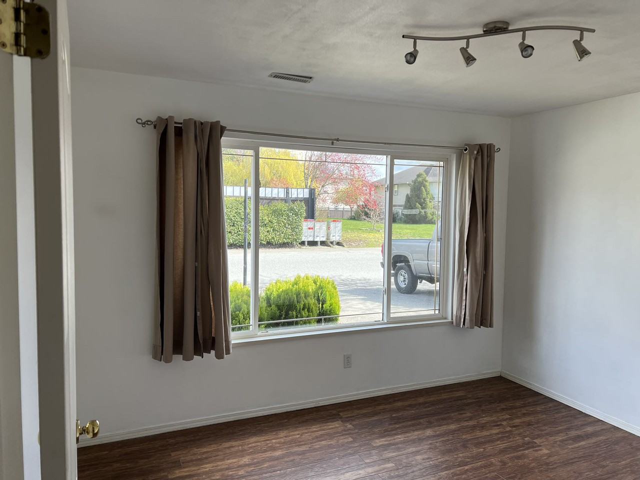 2809 Blackham Drive - Photo 3 of 20