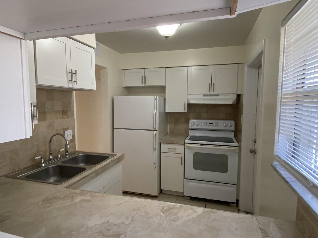 106 S Fredrica Ave #106 - Photo 2 of 22