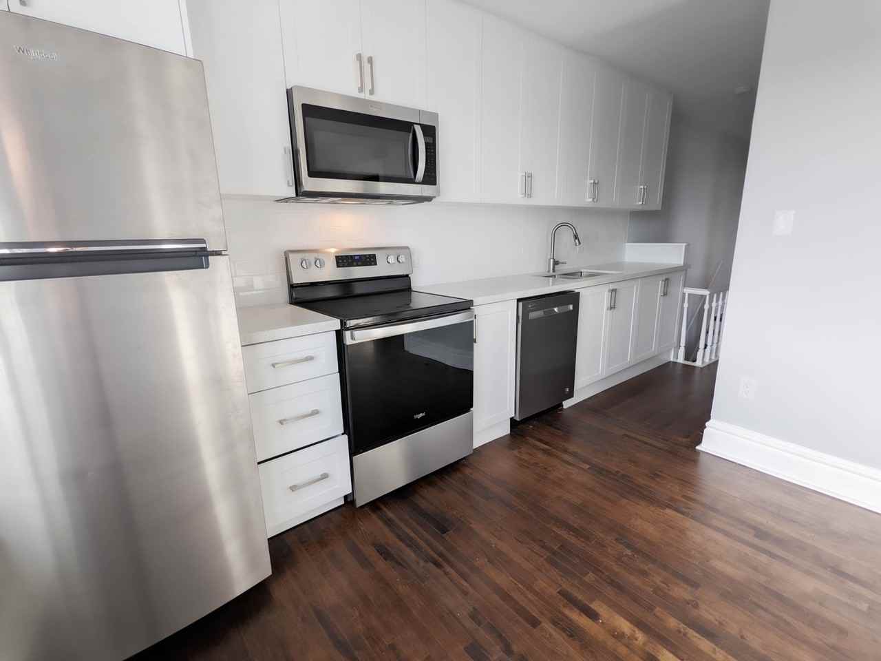 2534 St Clair Ave W - Photo 3 of 36