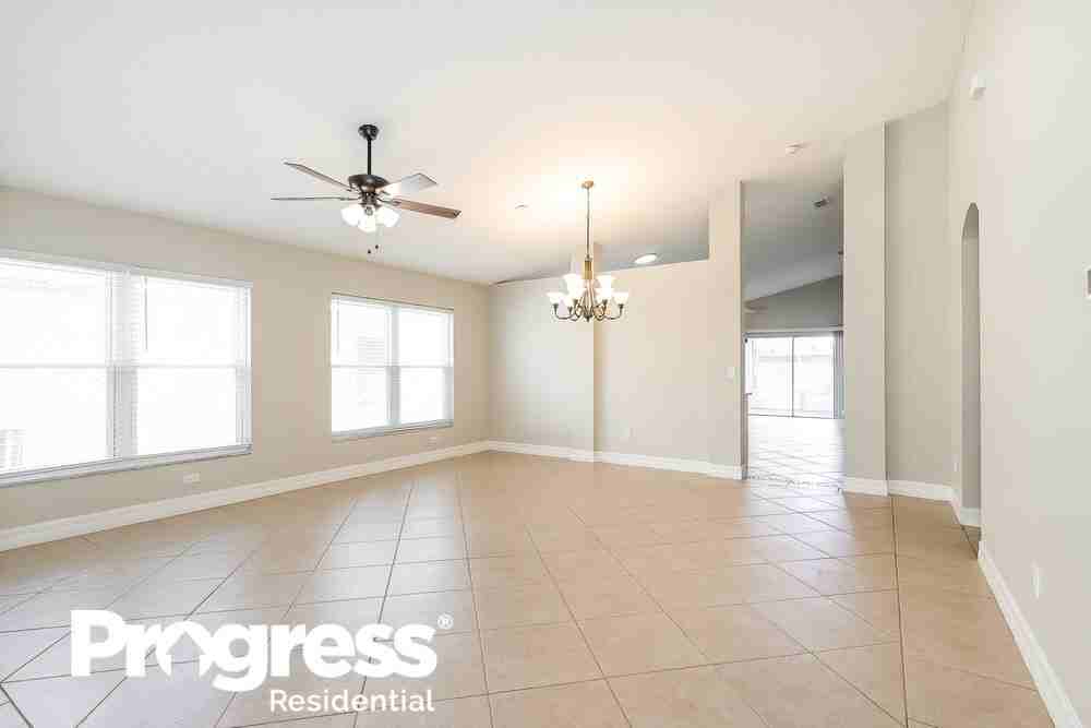15904 Autumn Glen Ave - Photo 3 of 16