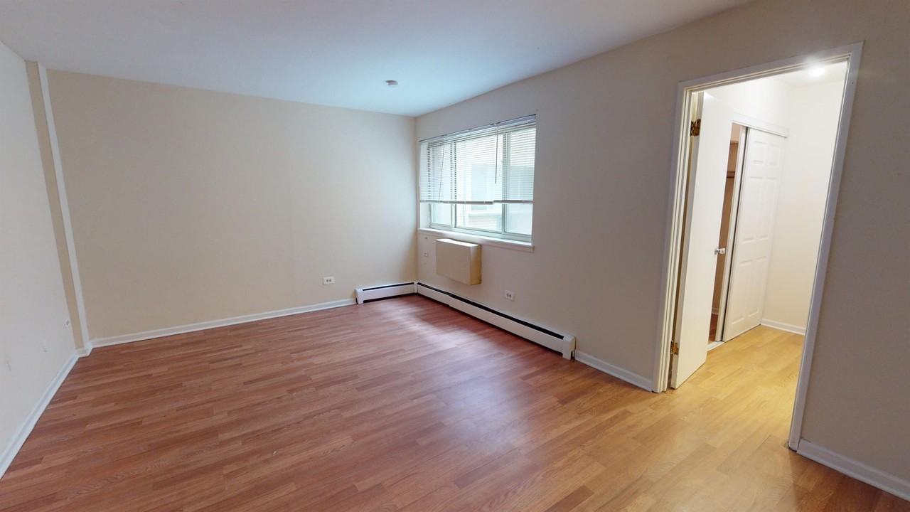 1055 W. Catalpa214 #214 - Photo 3 of 11