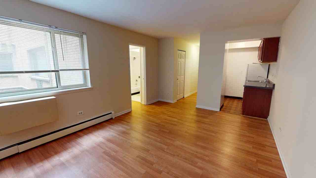 1055 W. Catalpa214 #214 - Photo 4 of 11