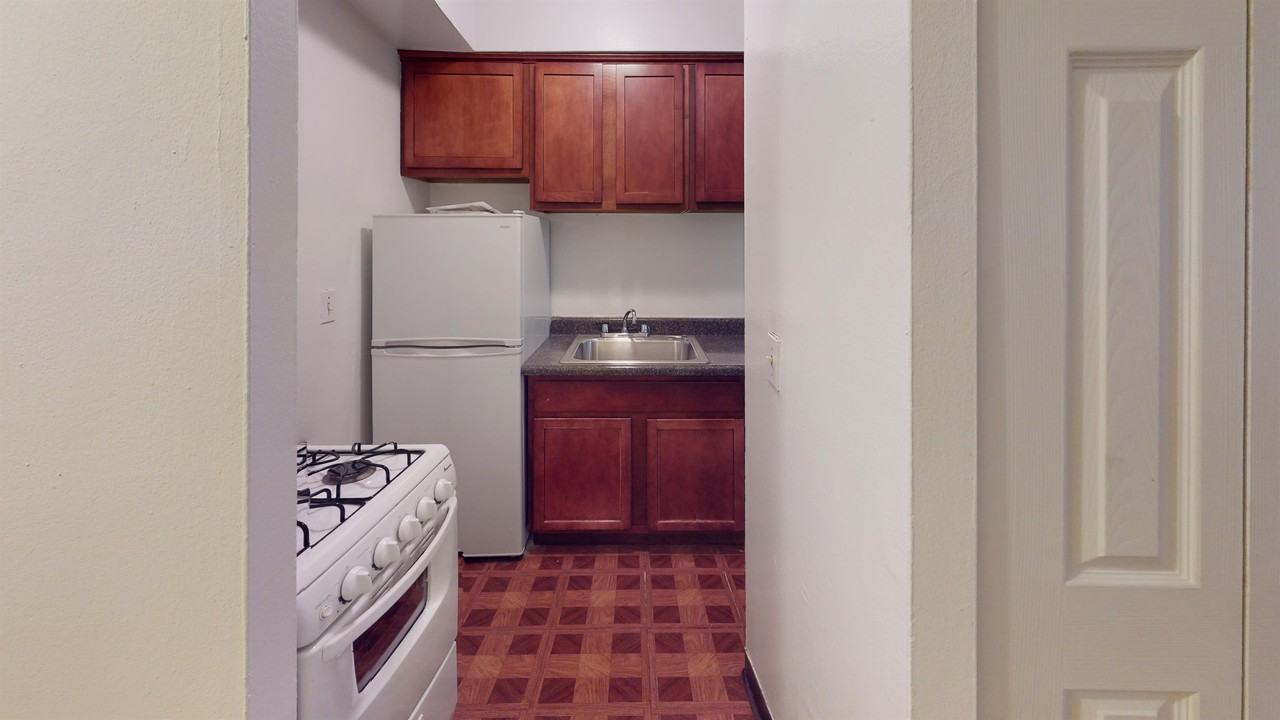 1055 W. Catalpa214 #214 - Photo 6 of 11