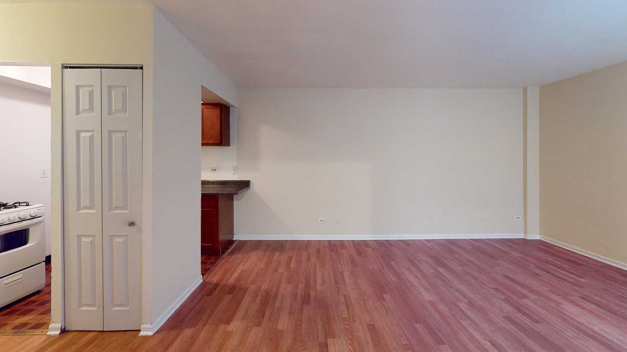 1055 W. Catalpa214 #214 - Photo 7 of 11