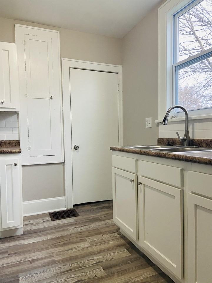 210 S Central Ave #1 - Photo 3 of 26