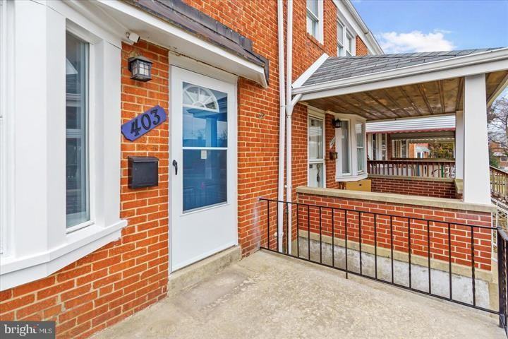 403 Edmunds Way - Photo 3 of 29