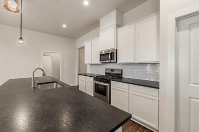 2911 Spector Dr - Photo 2 of 22