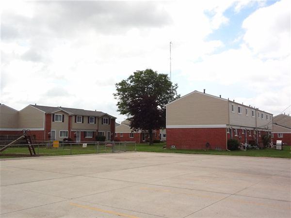 Townhouse Plaza Cooperative - Photo 3 of 11