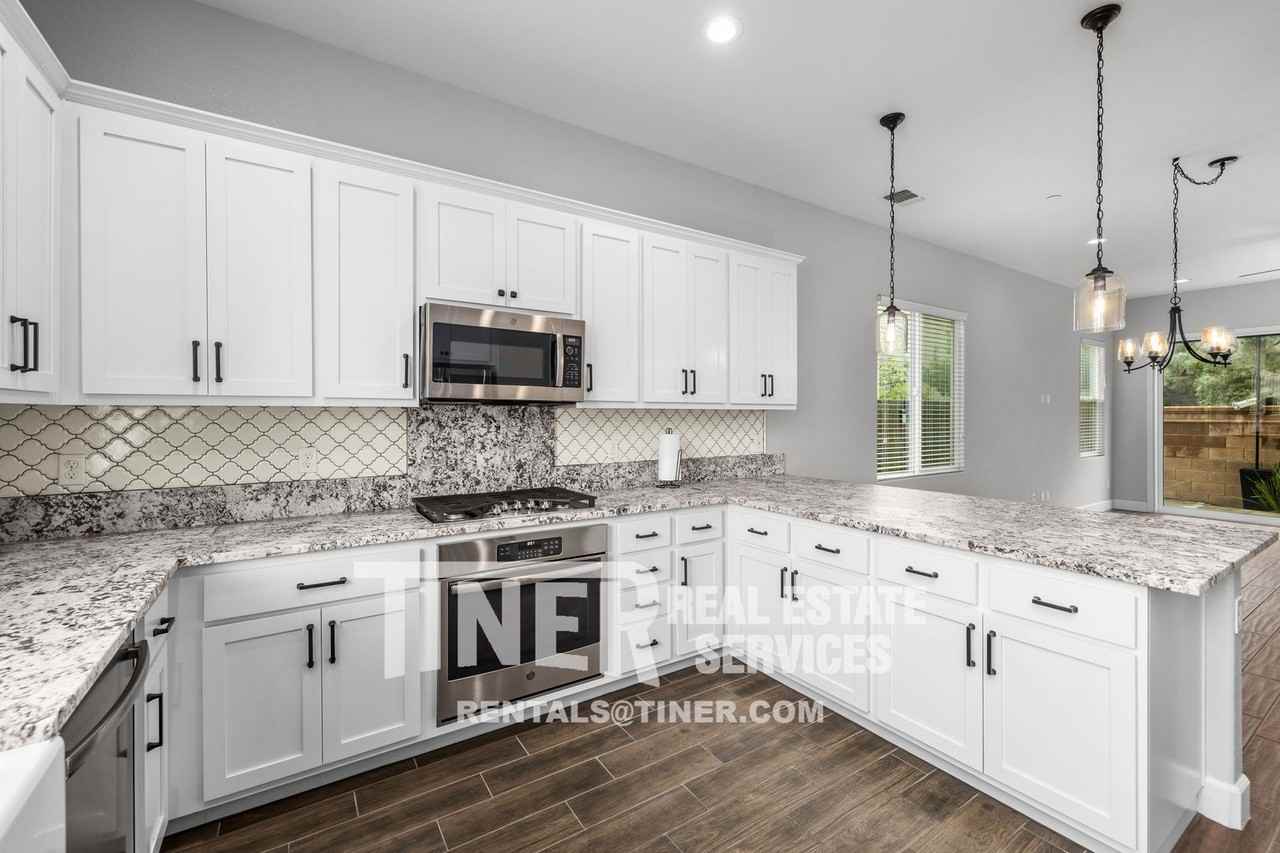 4166 Hydo Lake Way - Photo 3 of 40