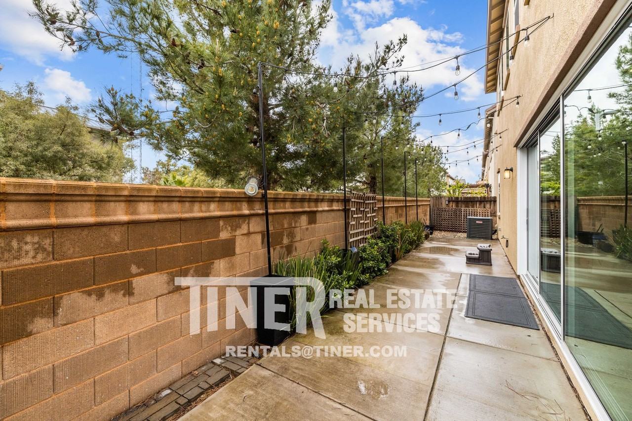 4166 Hydo Lake Way - Photo 4 of 40